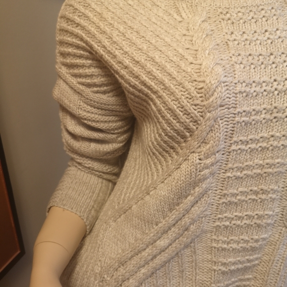 100% Wool Sweater - Picture 3 of 9